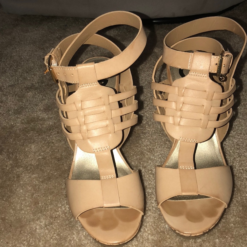 G by Guess wedge scandals